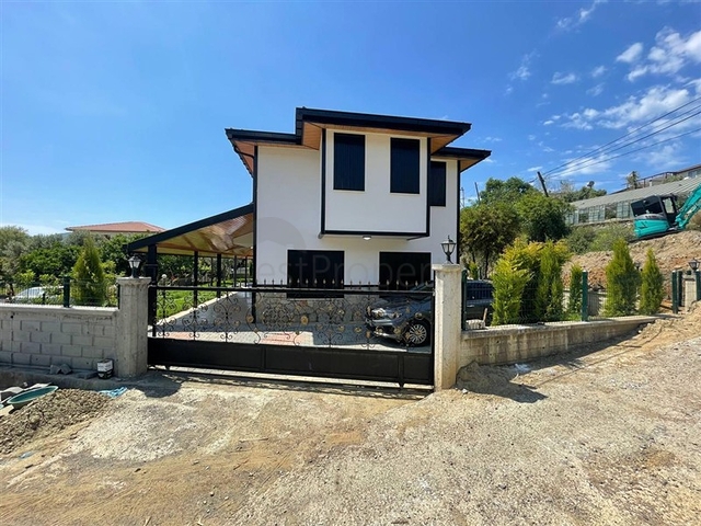 Spacious 3+1 Villa with Garden in Gazipaşa, Alanya – 215 m²