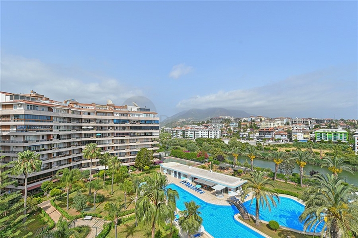 Spacious furnished 2+1 apartment near the sea is an ideal option for living and relaxing