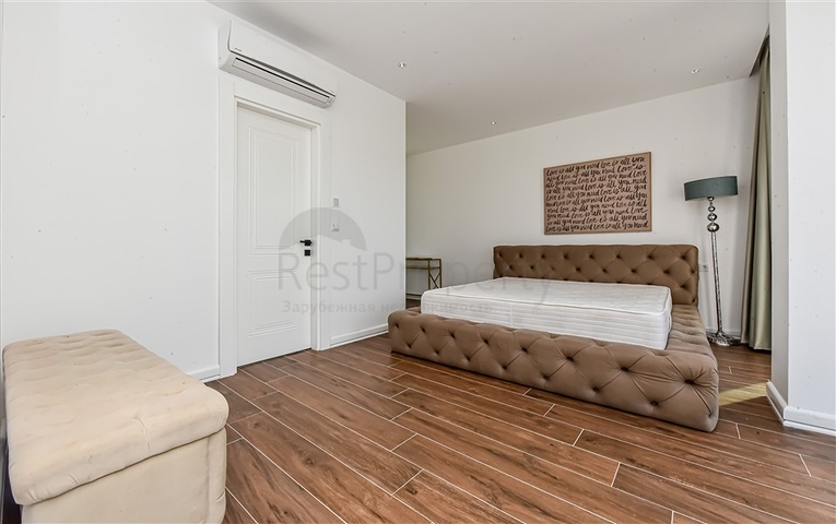 Modern villa with sea view, surrounded by nature and premium comfort