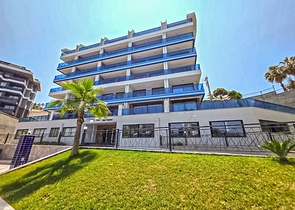Modern apartment with panoramic sea view 