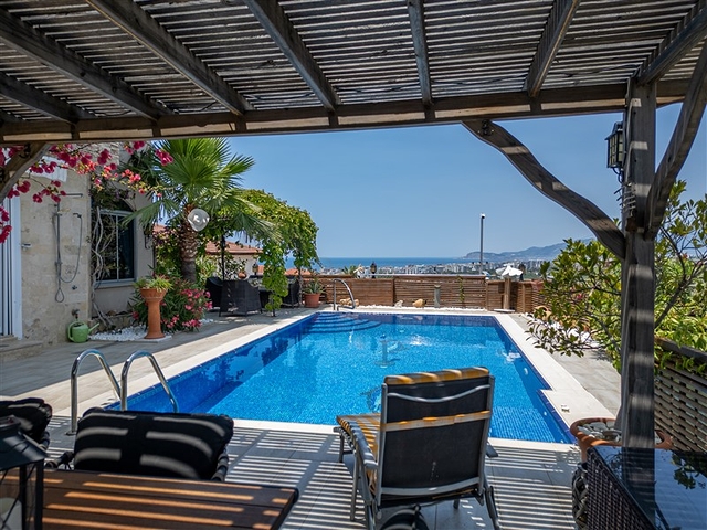 Ideal seaside home: spacious villa with views of the Mediterranean Sea