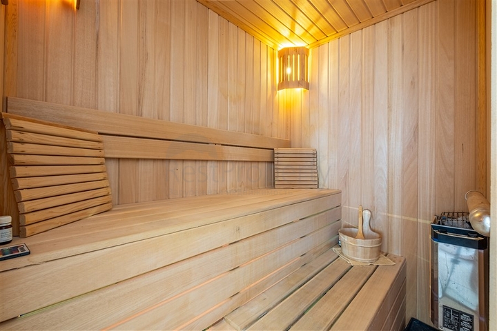 Ideal seaside home: spacious villa with views of the Mediterranean Sea