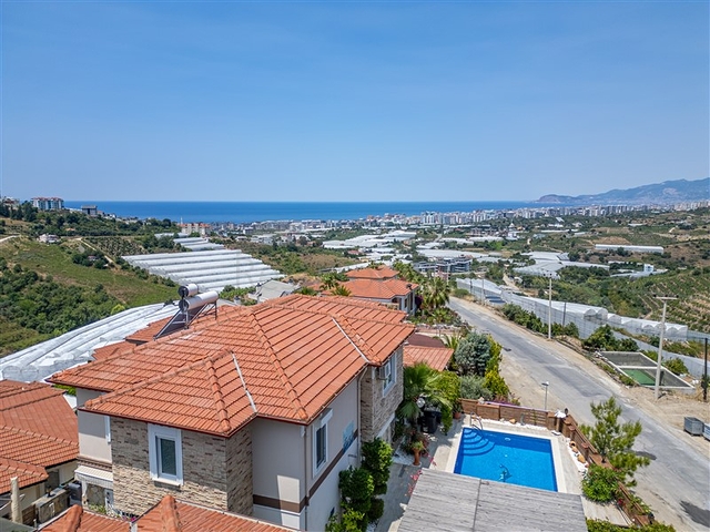 Ideal seaside home: spacious villa with views of the Mediterranean Sea