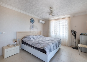 Ideal seaside home: spacious villa with views of the Mediterranean Sea