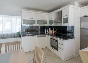 Furnished 2+1 Apartment in Oba, Alanya — 50 m to the Beach