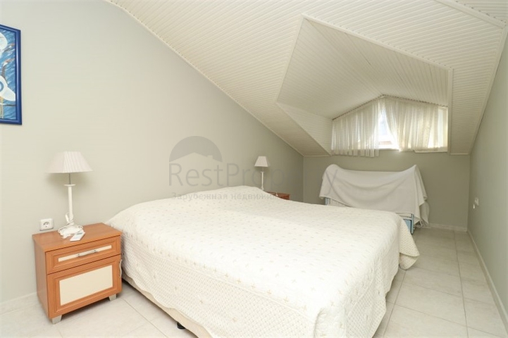 Duplex furnished 3+1 apartment with a spacious terrace in the center of Alanya