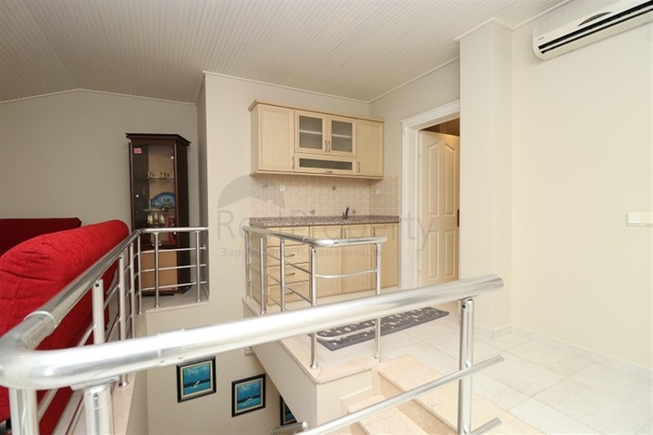 Duplex furnished 3+1 apartment with a spacious terrace in the center of Alanya