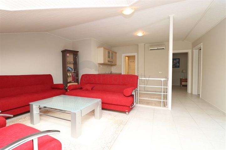 Duplex furnished 3+1 apartment with a spacious terrace in the center of Alanya