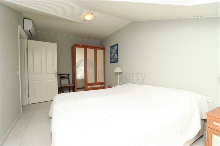 Duplex furnished 3+1 apartment with a spacious terrace in the center of Alanya