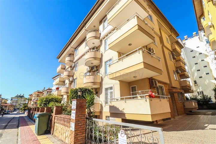 Duplex furnished 3+1 apartment with a spacious terrace in the center of Alanya