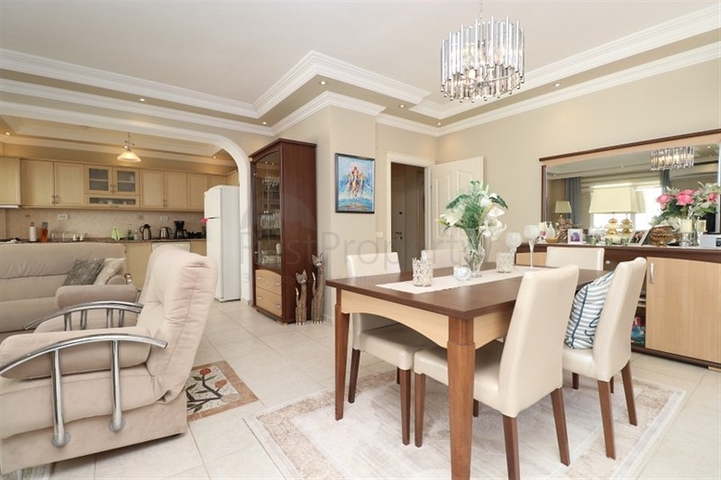 Duplex furnished 3+1 apartment with a spacious terrace in the center of Alanya