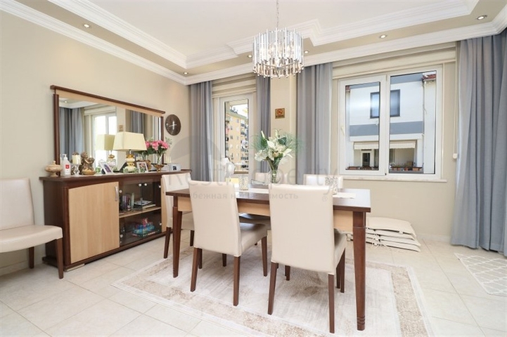 Duplex furnished 3+1 apartment with a spacious terrace in the center of Alanya