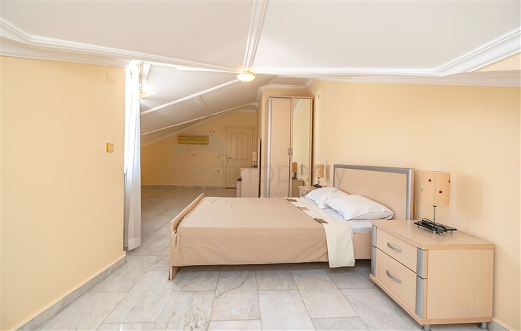 Spacious 4+1 penthouse in a cozy residential complex in Oba district — comfort for the whole family