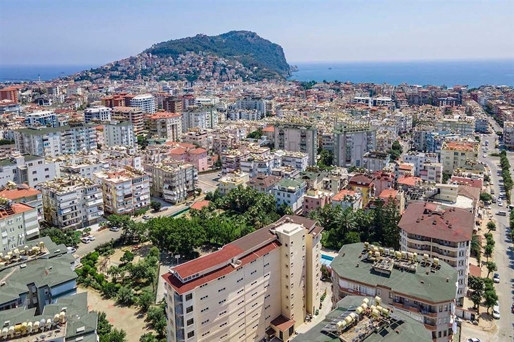 Spacious 3+1 Penthouse in Cleopatra, Alanya — 700 m to the Beach