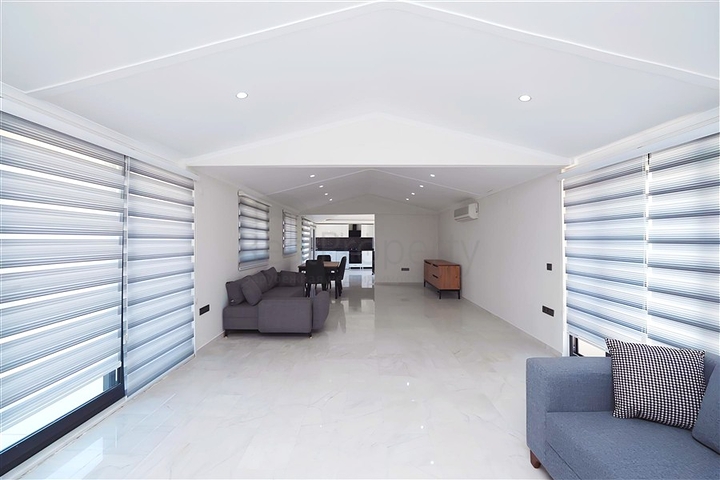 Spacious 3+1 Penthouse in Cleopatra, Alanya — 700 m to the Beach