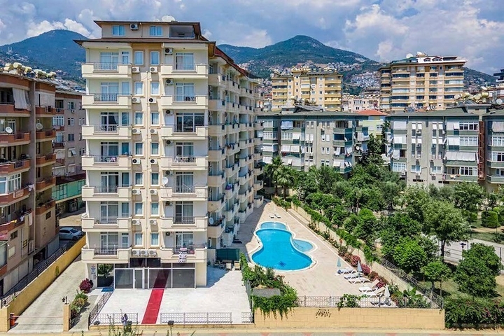 Spacious 3+1 Penthouse in Cleopatra, Alanya — 700 m to the Beach