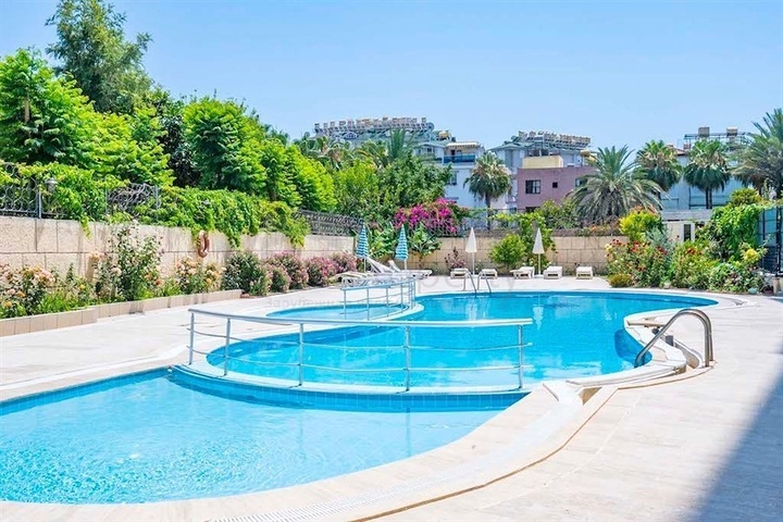 Spacious 3+1 Penthouse in Cleopatra, Alanya — 700 m to the Beach