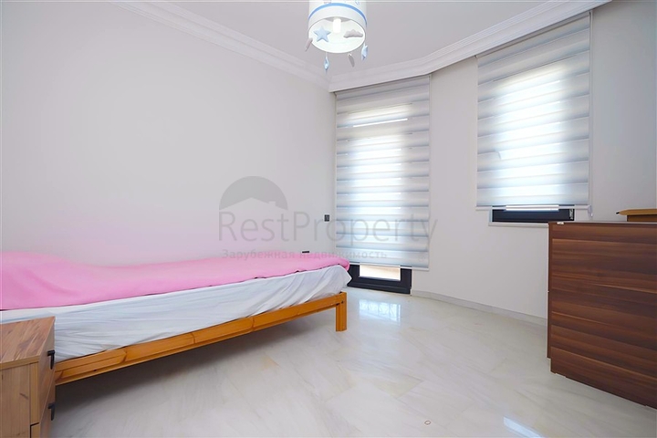 Spacious 3+1 Penthouse in Cleopatra, Alanya — 700 m to the Beach