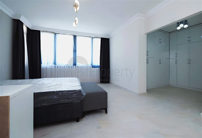 Spacious 3+1 Penthouse in Cleopatra, Alanya — 700 m to the Beach