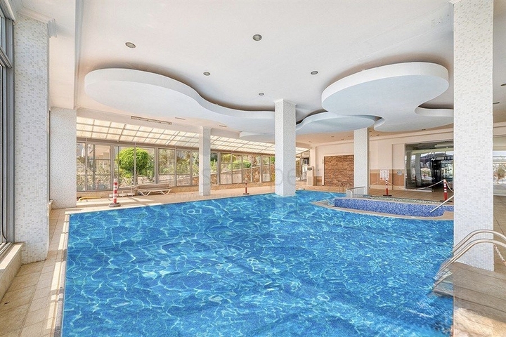 Spacious penthouse with terrace and sea view in a prestigious residential complex