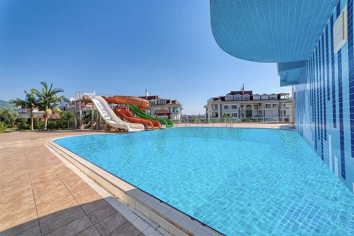 Spacious penthouse with terrace and sea view in a prestigious residential complex