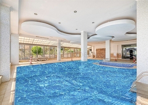 Spacious penthouse with terrace and sea view in a prestigious residential complex