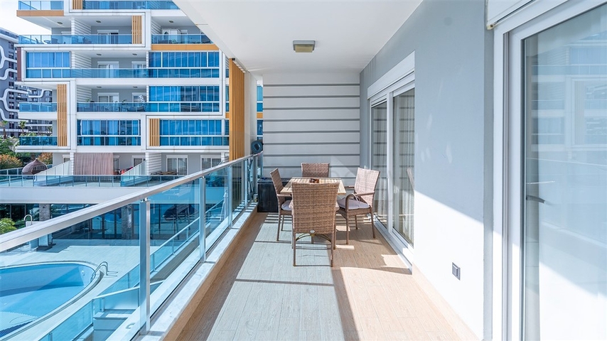 Modern 1+1 apartment in a residential complex with rich infrastructure by the sea