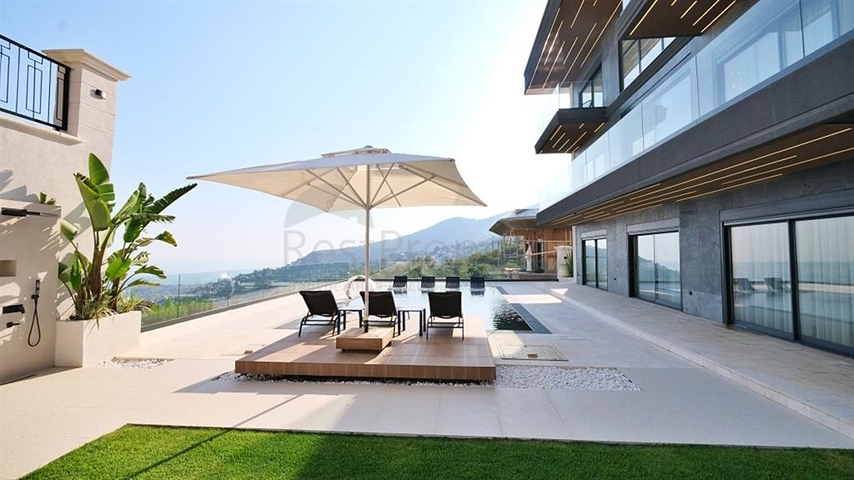 Modern villa with panoramic sea view in Alanya