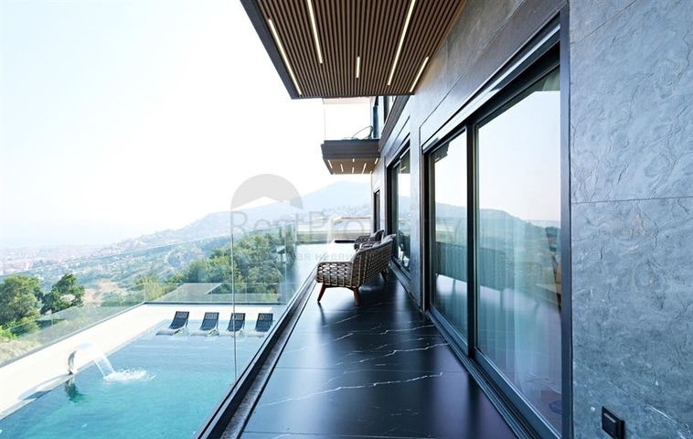 Modern villa with panoramic sea view in Alanya
