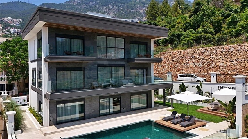 Modern villa with panoramic sea view in Alanya