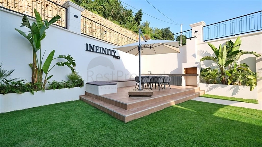 Modern villa with panoramic sea view in Alanya