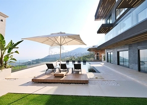Modern villa with panoramic sea view in Alanya