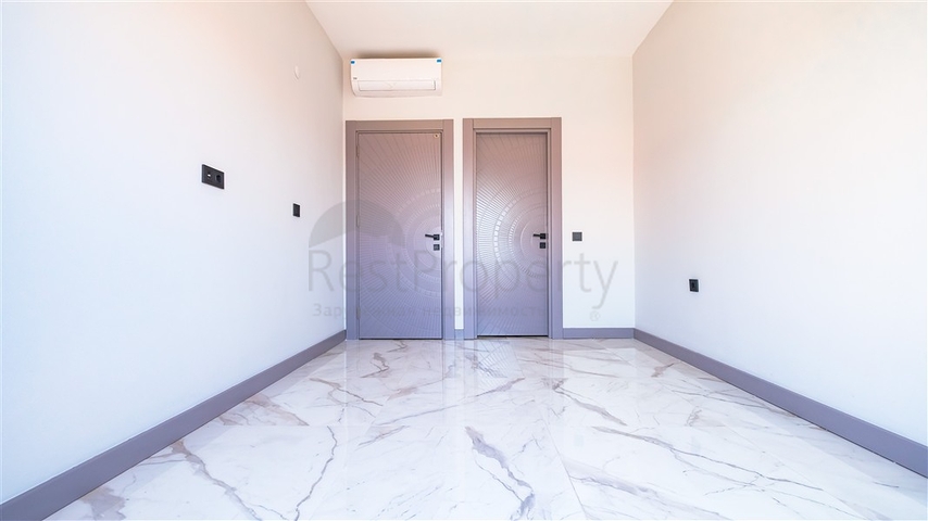 Penthouse by the sea with spacious terraces and panoramic views