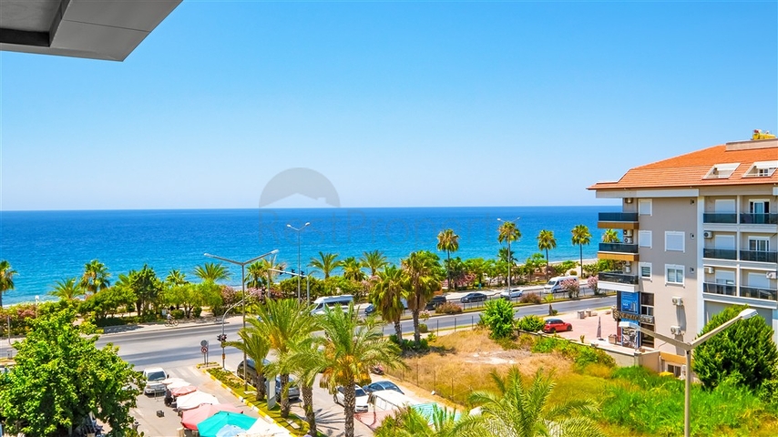 Penthouse by the sea with spacious terraces and panoramic views