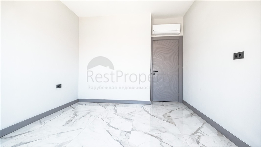 Penthouse by the sea with spacious terraces and panoramic views