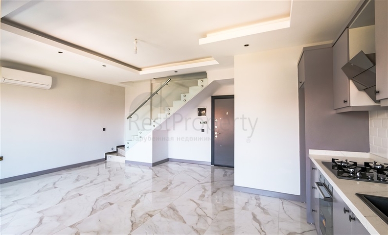 Penthouse by the sea with spacious terraces and panoramic views