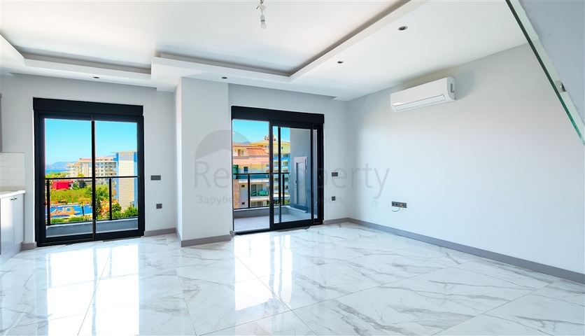 Penthouse by the sea with spacious terraces and panoramic views