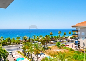 Penthouse by the sea with spacious terraces and panoramic views