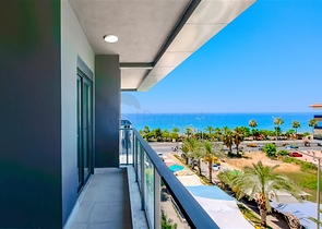 Penthouse by the sea with spacious terraces and panoramic views