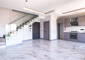 Penthouse by the sea with spacious terraces and panoramic views