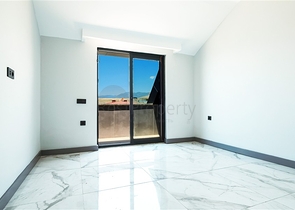 Penthouse by the sea with spacious terraces and panoramic views