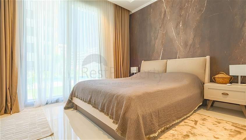 Luxury 3+1 apartment with garden in an elite complex by the sea