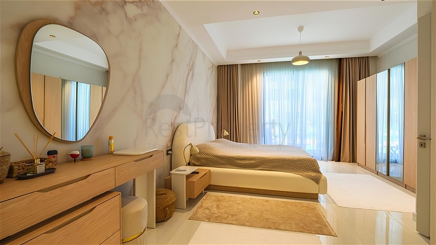 Luxury 3+1 apartment with garden in an elite complex by the sea