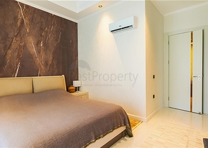 Luxury 3+1 apartment with garden in an elite complex by the sea