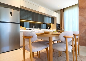 Luxury 3+1 apartment with garden in an elite complex by the sea