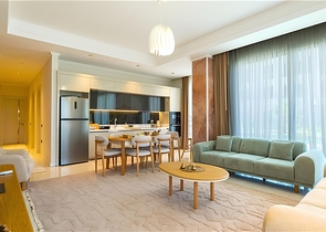 Luxury 3+1 apartment with garden in an elite complex by the sea