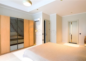 Luxury 3+1 apartment with garden in an elite complex by the sea