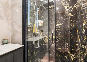 Luxury 3+1 apartment with garden in an elite complex by the sea