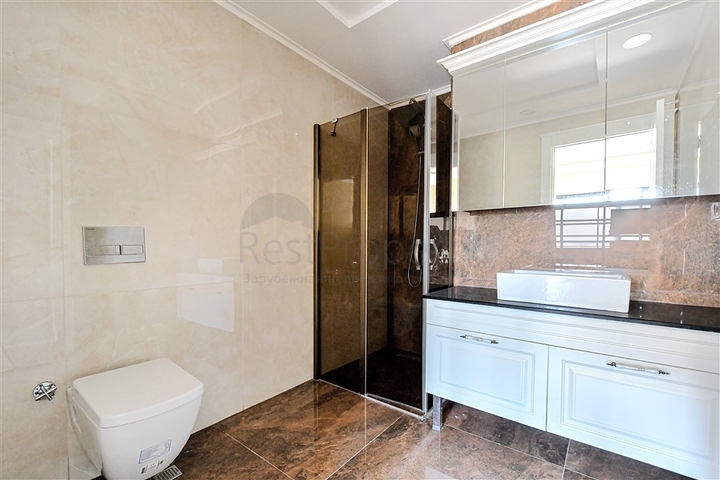 Spacious 3+1 penthouse with sea view just 50 meters from the beach