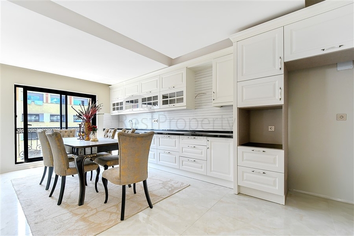 Spacious 3+1 penthouse with sea view just 50 meters from the beach